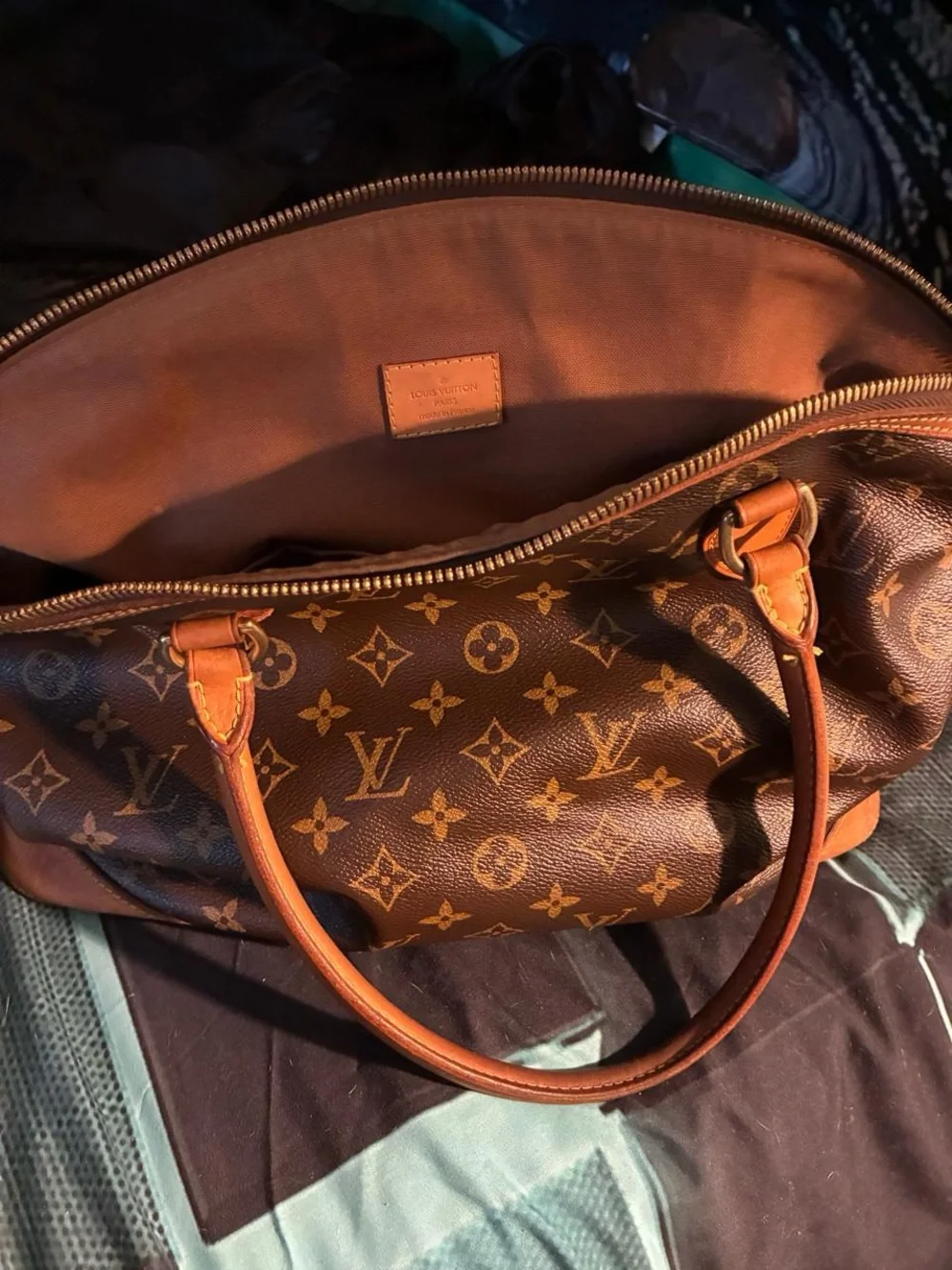 Authentic LOUIS VUITTON Lockit Horizontal Monogram Canvas Tote bag